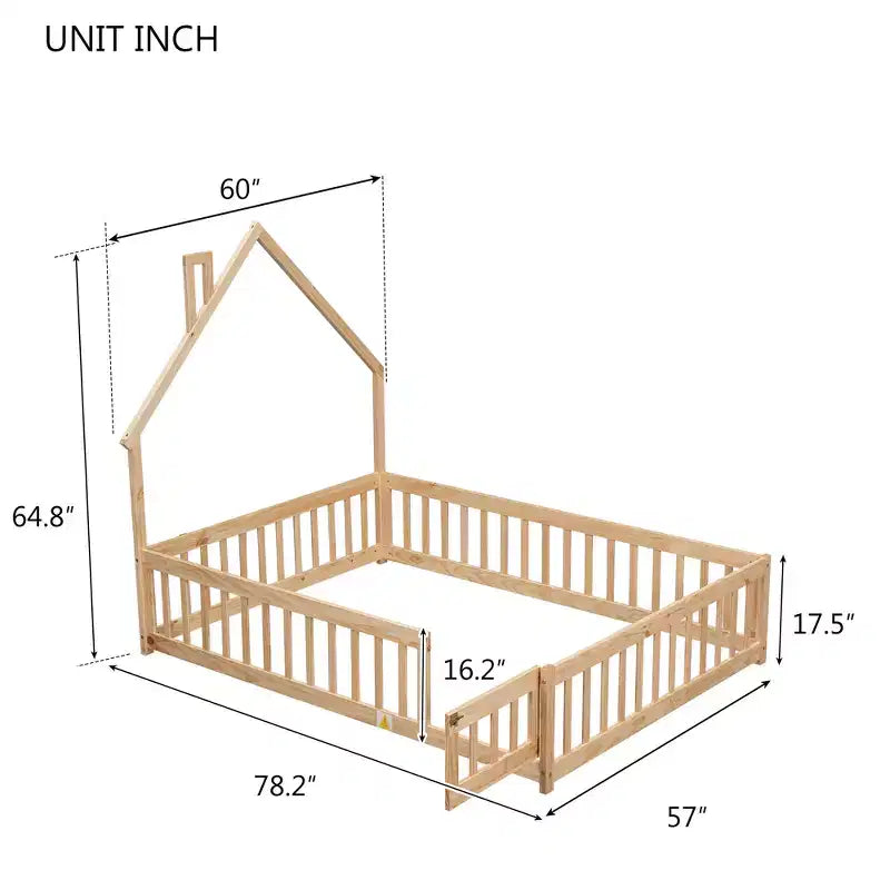 Letto a pavimento con testiera a forma di casa e recinzione, beige