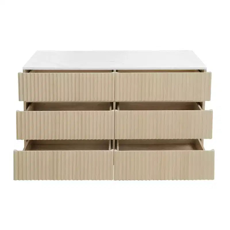 Cassettiera in legno scanalata Erin Modern da 120 cm con 6 cassetti, LED e design senza maniglie