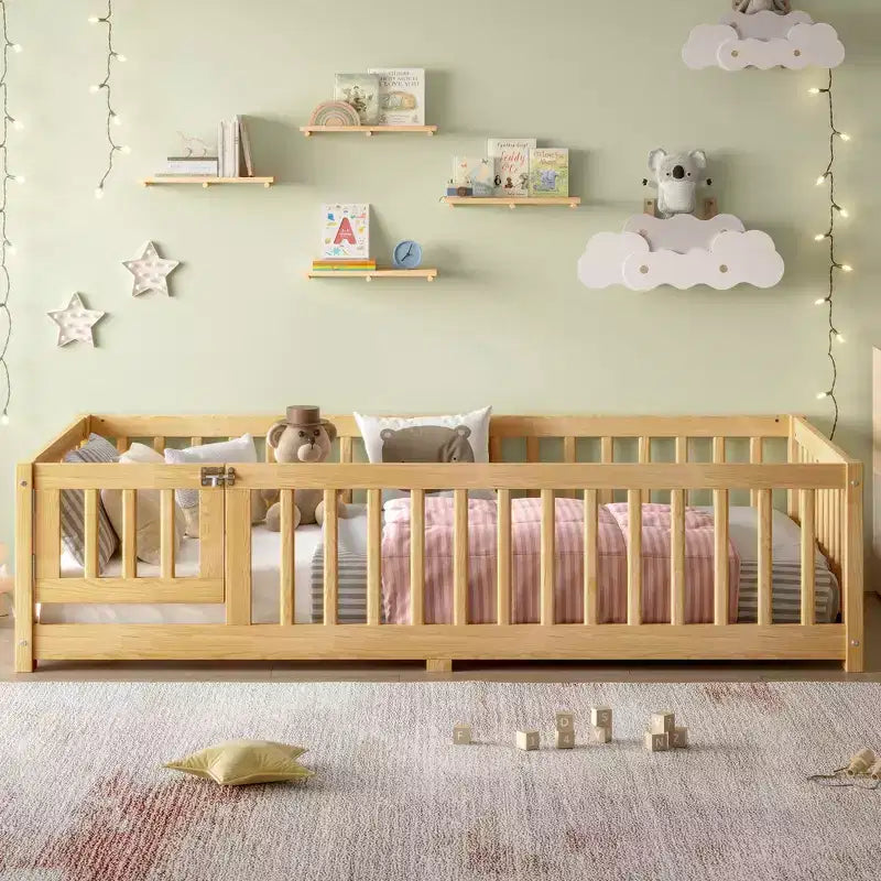 Struttura letto a terra in legno massello per bambini con sponde di sicurezza e porta rimovibile, letto a terra Montessori per bambini