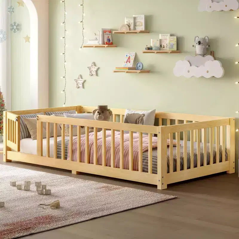 Struttura letto a terra in legno massello per bambini con sponde di sicurezza e porta rimovibile, letto a terra Montessori per bambini